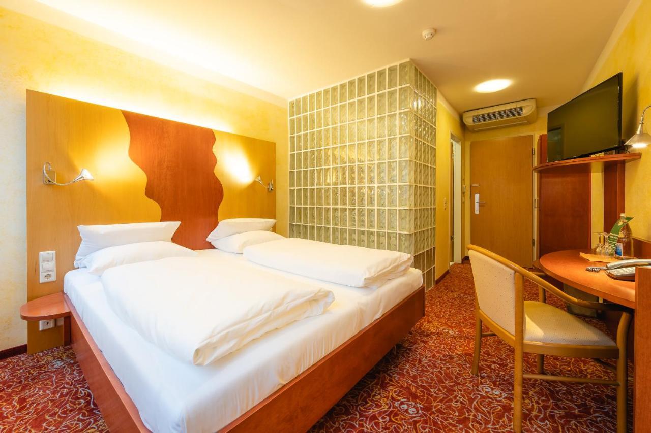 Allvitalis Traumhotel Карлсруе Екстер'єр фото